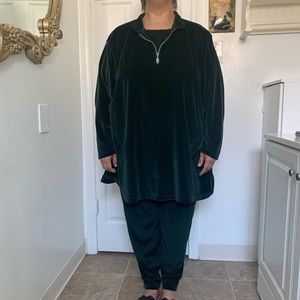 Plus Size 20W. 2 pc. Dark Green Velour